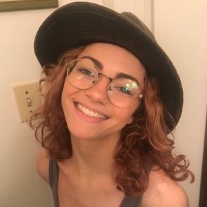 Meet your Posher, Olivia